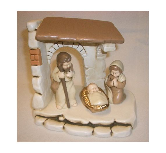 Egan Small hut with Holy Family for Nativity