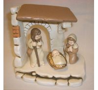 Egan Small hut with Holy Family for Nativity