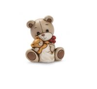 Egan statuina orso Oliver con peluche