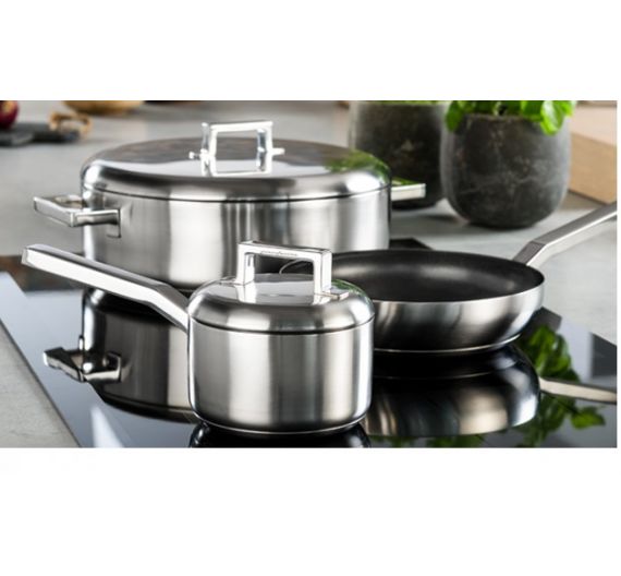 Pininfarina style casserole one handle Mepra