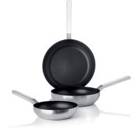 Pininfarina style steel pan with non-stick Mepra